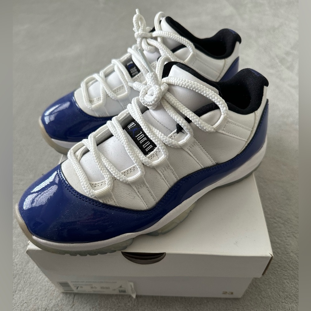 Jordan 11 low white concords 7.5W